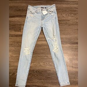 American Eagle Outfitters Light Wash Distressed Skinny Jeans